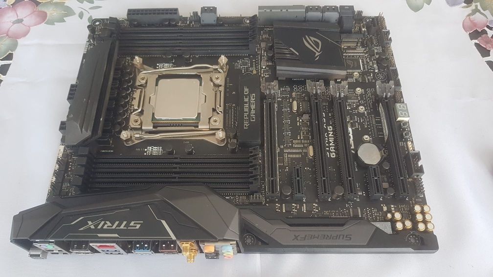 Placa mãe já com acessórios