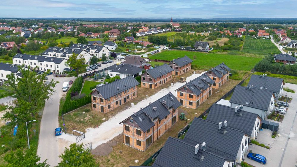 Domy przy lesie w Wilkszynie na granicy Wrocławia