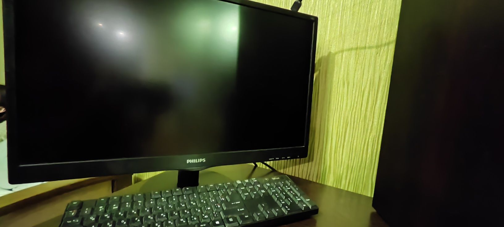 Монитор PHILIPS243 V5Q.  24 дюйма б\у