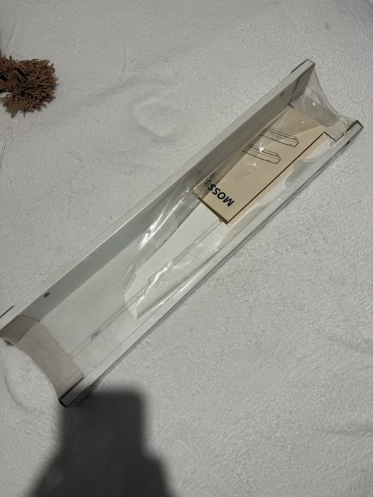 Biala polka scienna Ikea Mosslanda