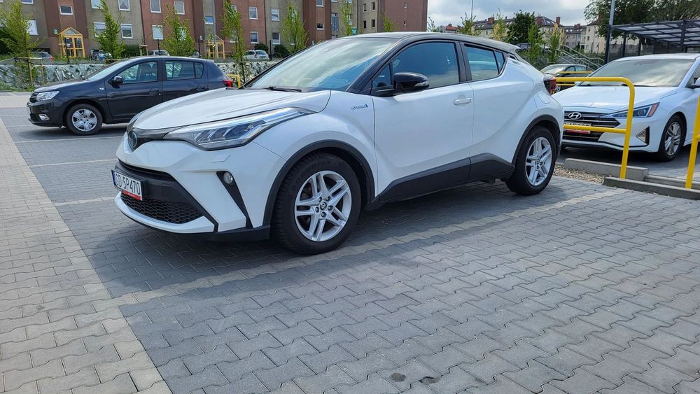 Toyota C-HR Toyota C-HR Hybrid 1,8, rok 2021