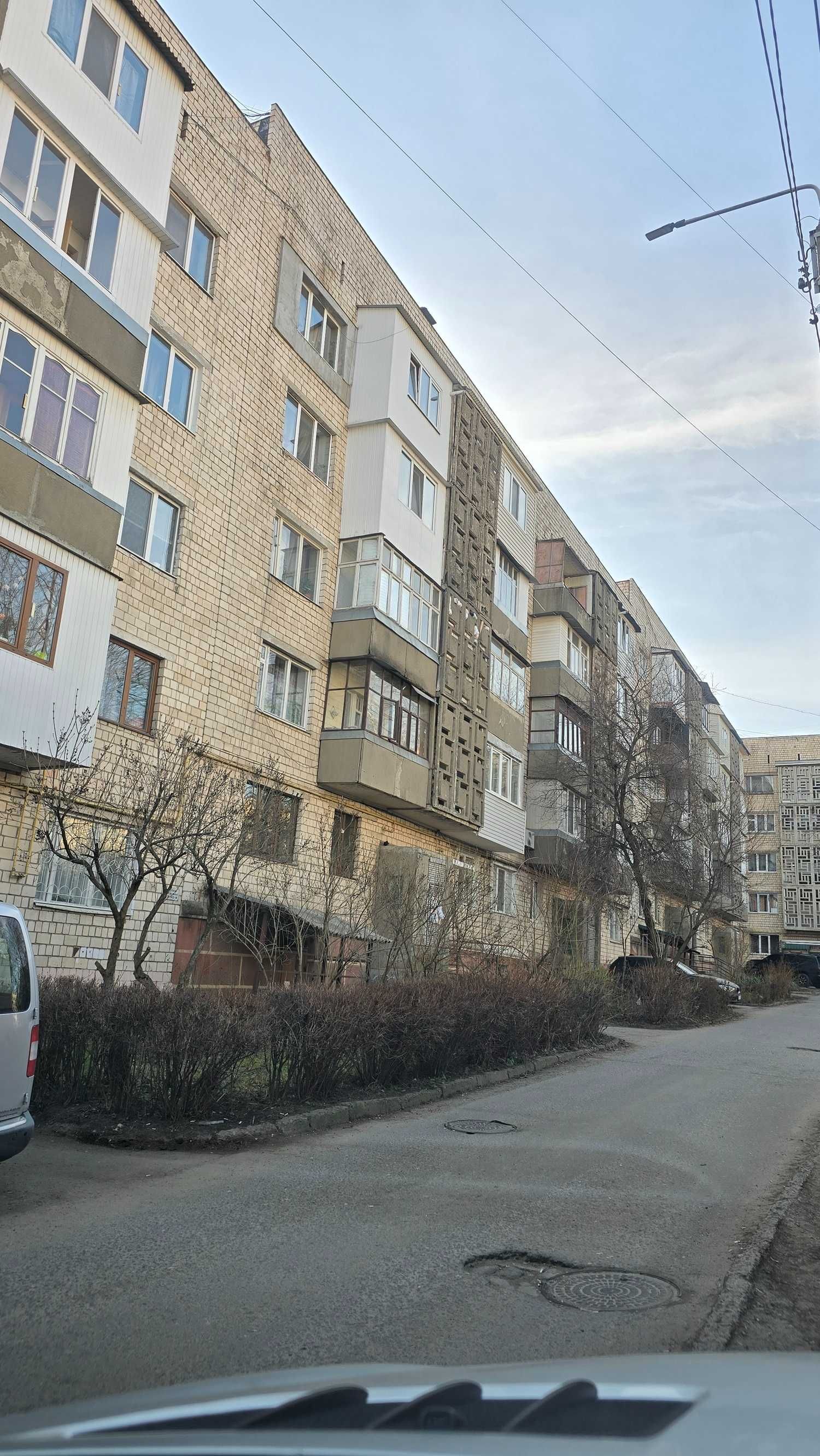 Продається 4-кімнатна квартира ЧЕШКА, вул. Достоєвського, 2