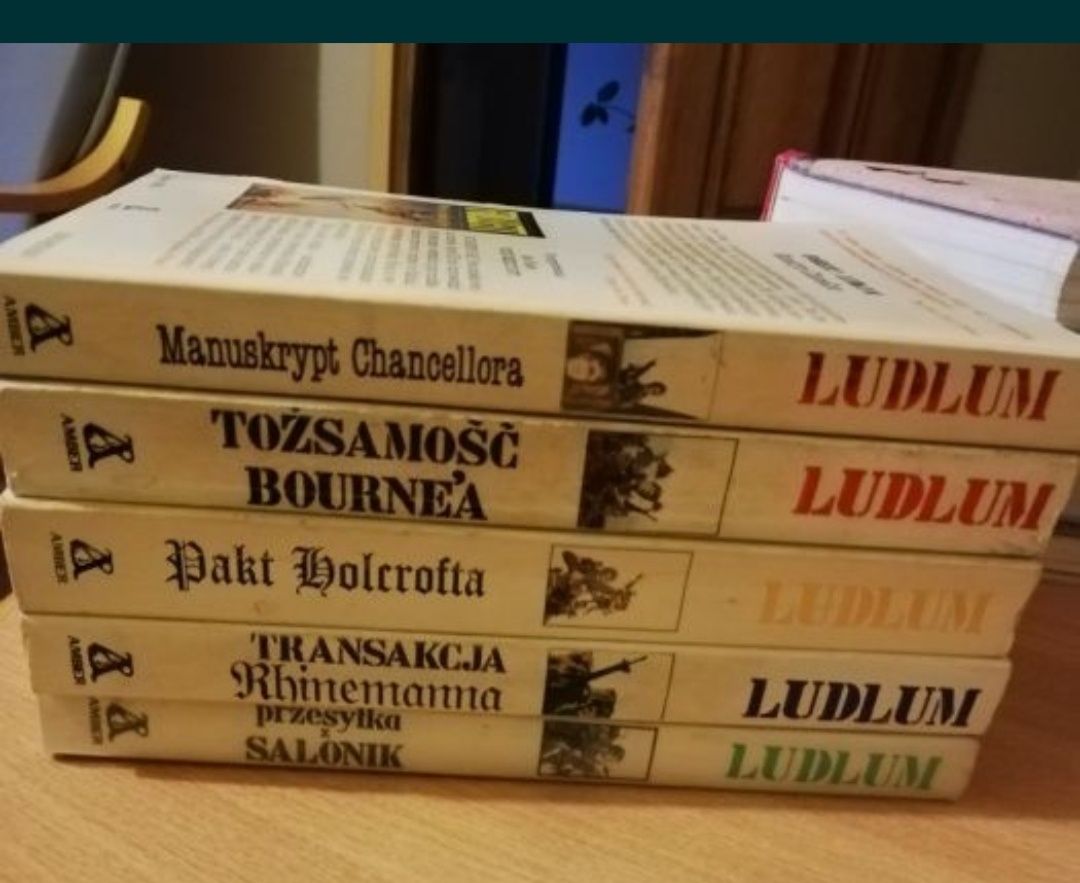 5 książek Robert Ludlum. Cena za wszystkie.