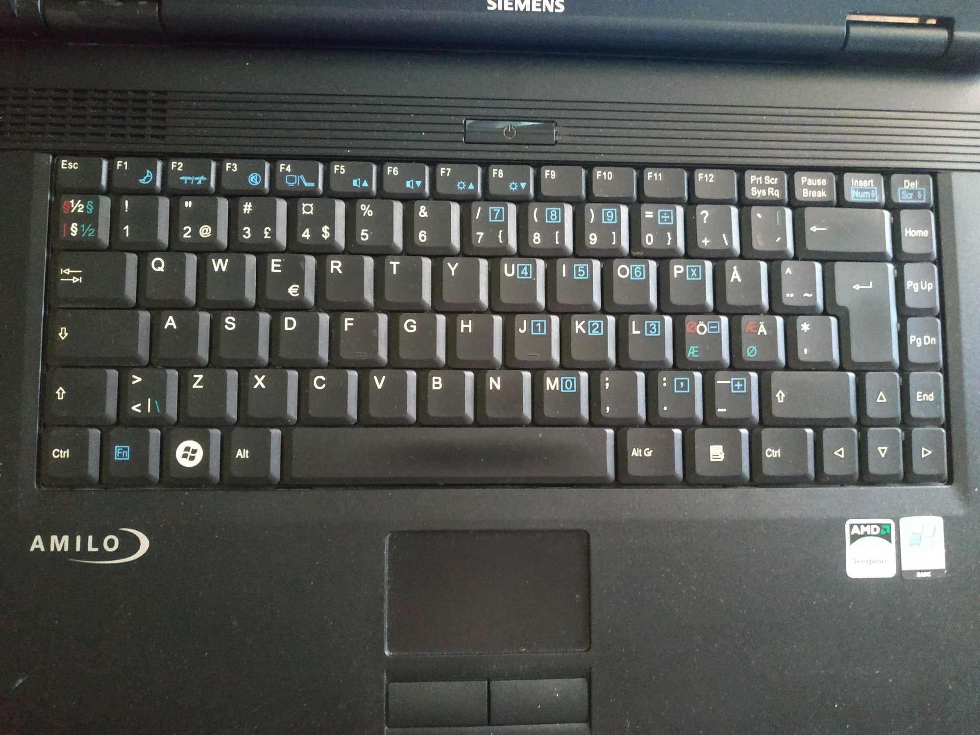 Ноутбук Fujitsu Siemens Amilo la1703