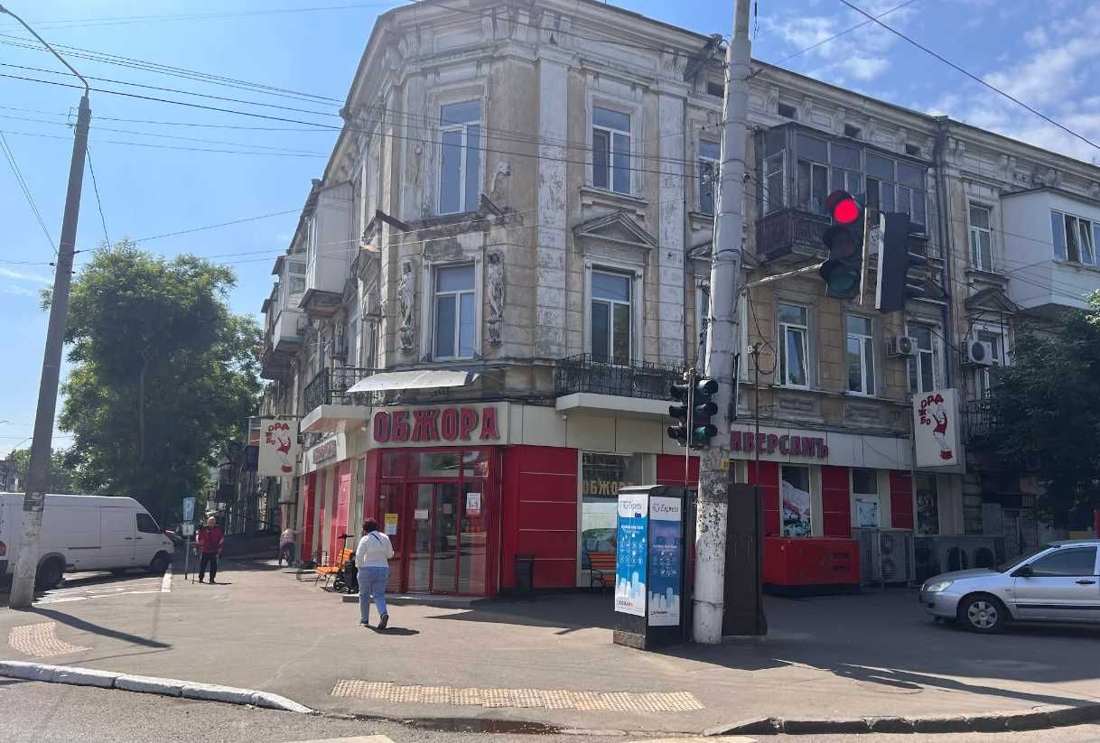 Фасадное помещение в проходном месте