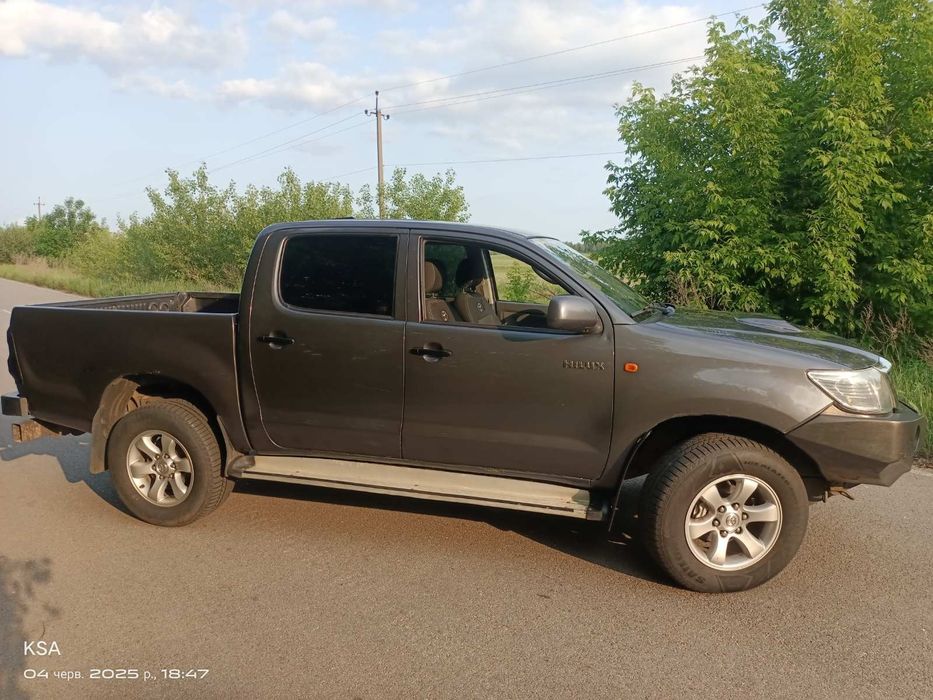Toyota    Hilux .