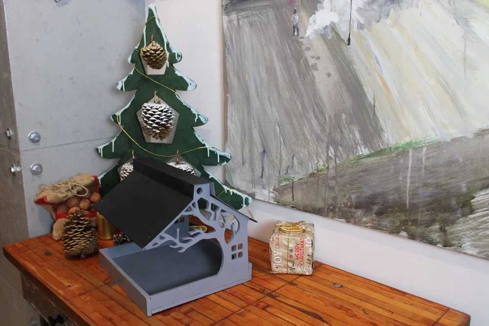 Karmik dla ptaków, oryginalny projekt, trwały daszek z blachy