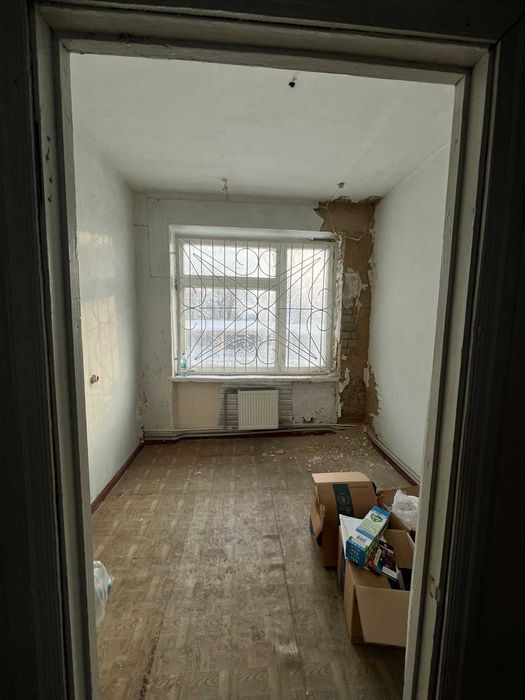 Продаж комерційного приміщення вільного призначення (смт.Березна)