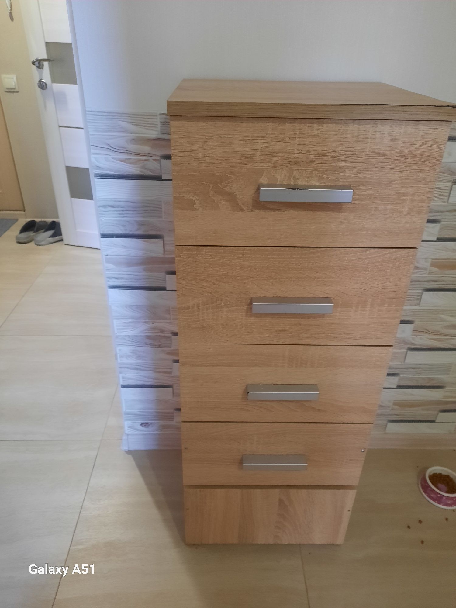 Продам комод.Самовывоз.