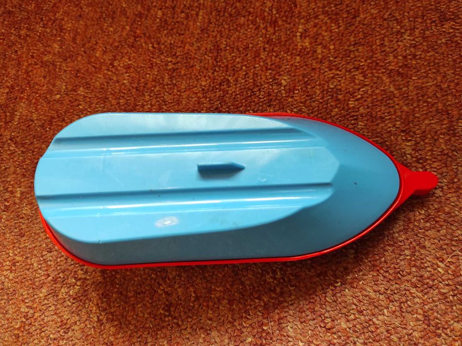 Zabawkowa łódka 20 cm. Plastikowy Jacht zabawka