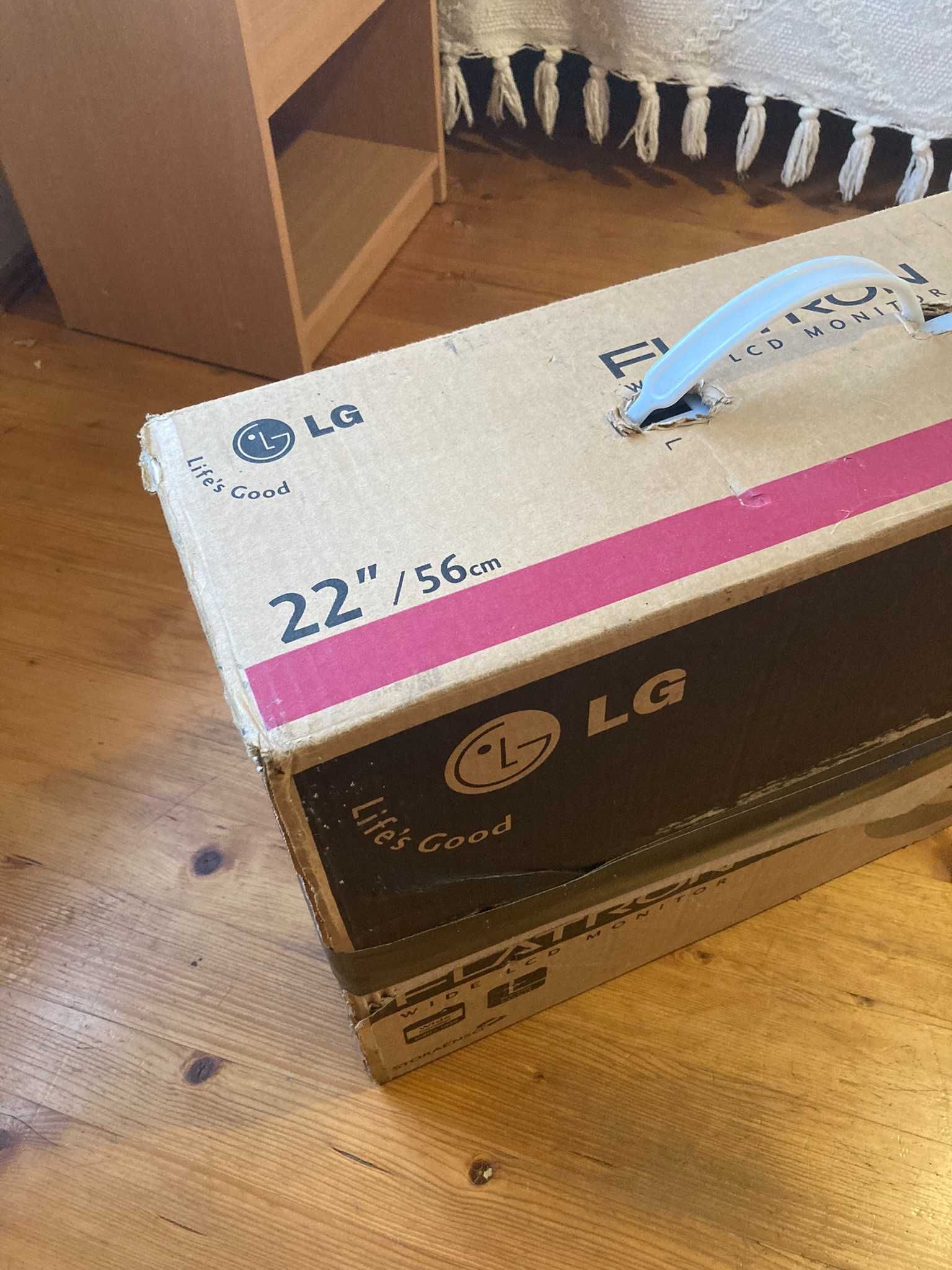 Monitor LG 22" 56cm, używany, stan dobry