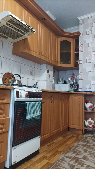 Продам 2-х.кім.на масиві Незалежності.