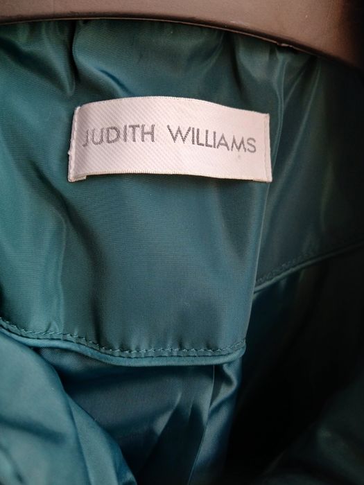 Красива жіноча куртка, стьобана, з паєтками. 48-50р.