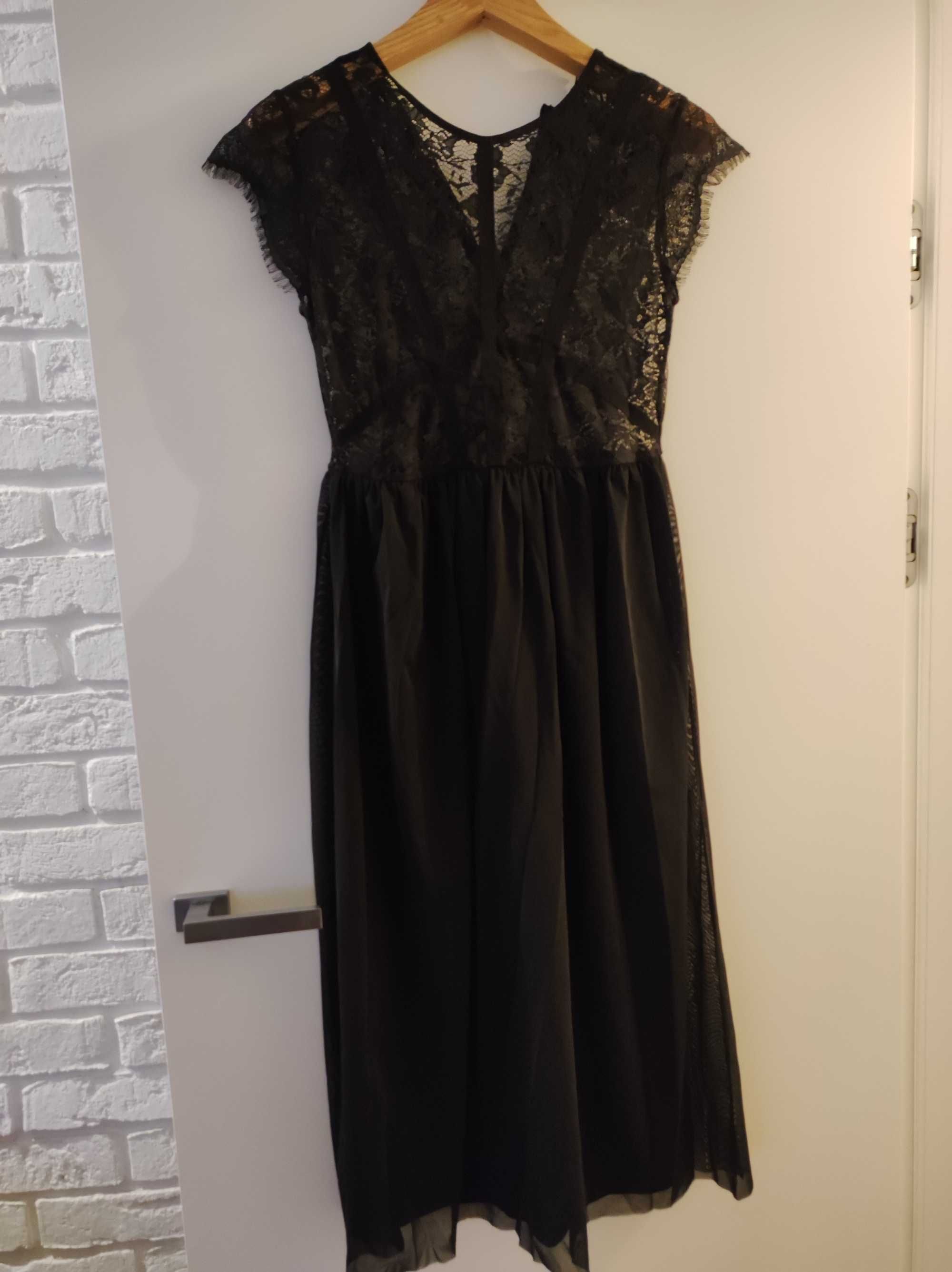 Sukienka czarna koronka zwiewna Reserved S
