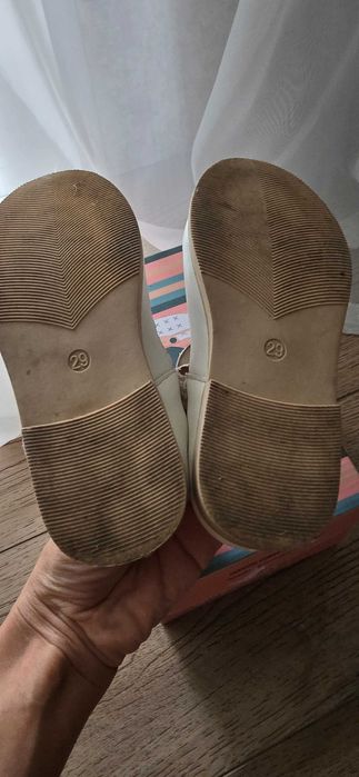 Нарядні туфлі для дівчинки на школу або свято