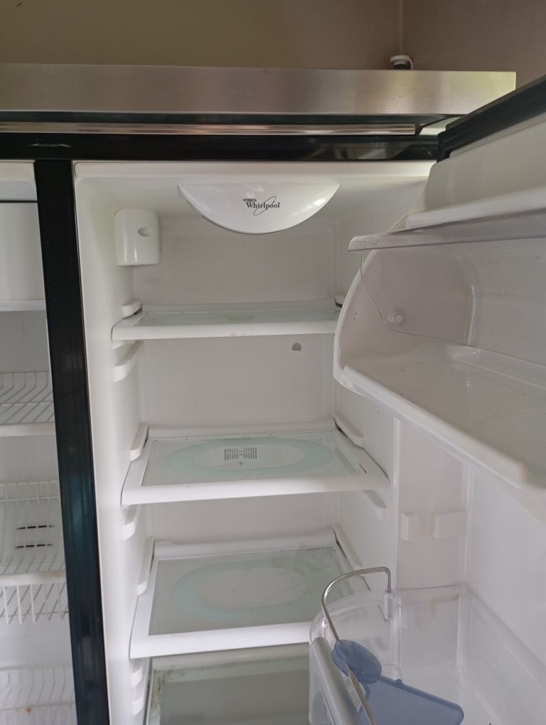 Frigorífico combinado Whirlpool com avaria