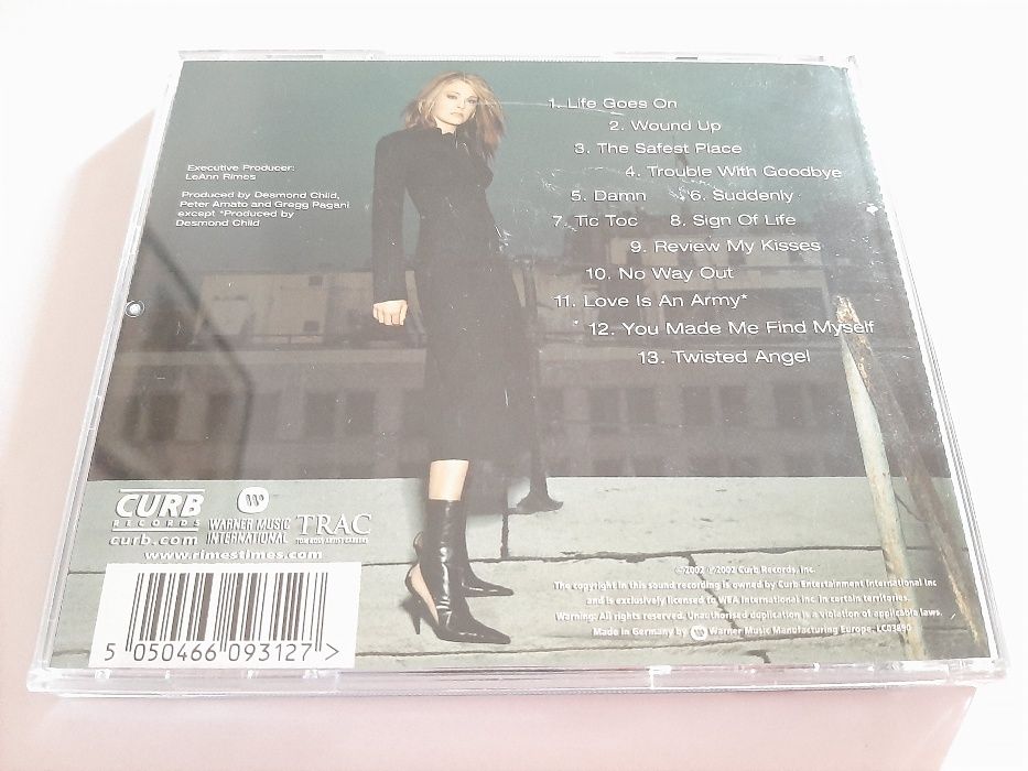 1 CD de LeAnn Rimes, album Twisted Angel
