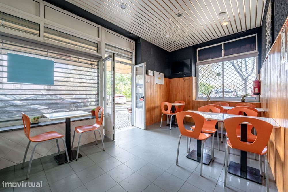 Estabelecimento comercial em Almada