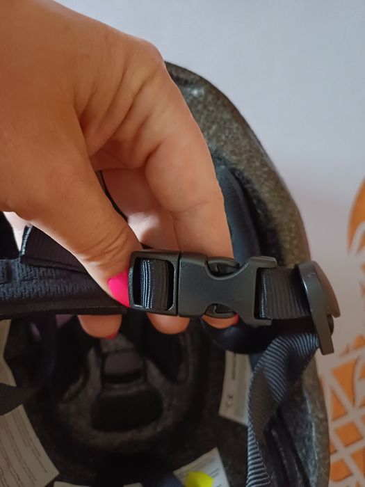 Kask rowerowy dla dziewczynki z ochraniaczami