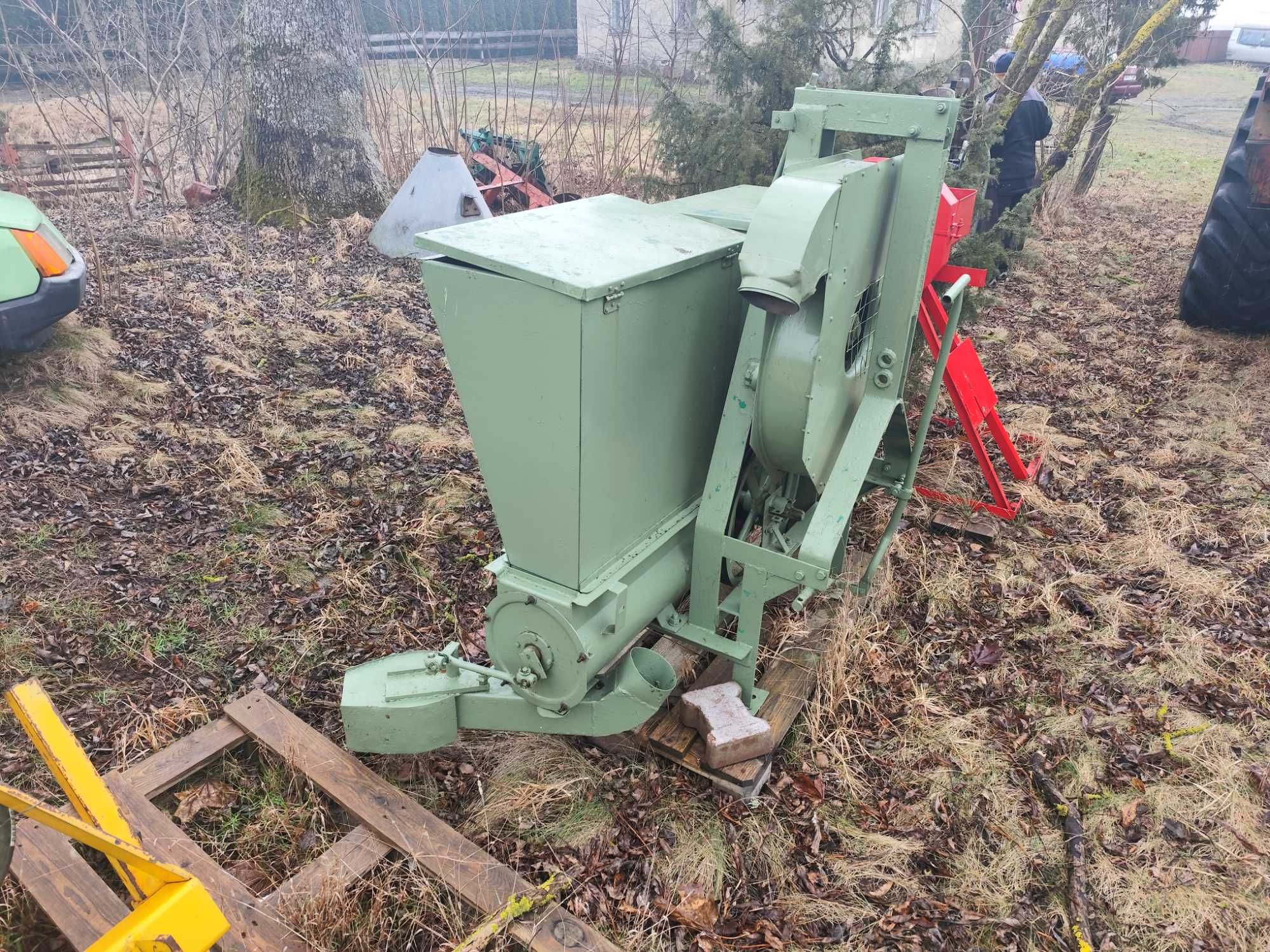 Pneumatyczny siewnik do nawozów