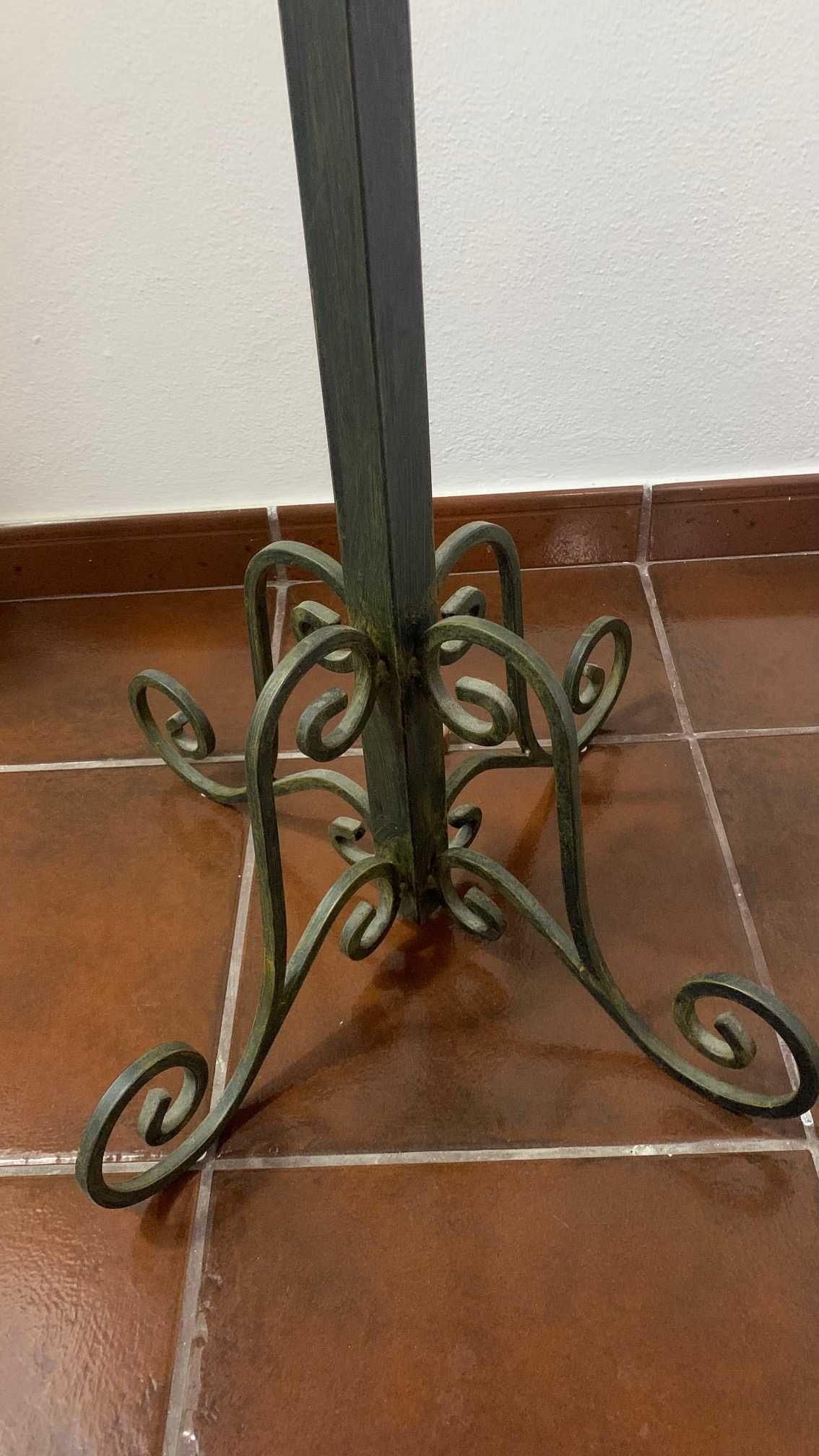 Bengaleiro em Ferro - Pesado e Robusto