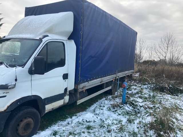 iveco daily 65c17 dostawcze 12 miejsc paletowych z windą