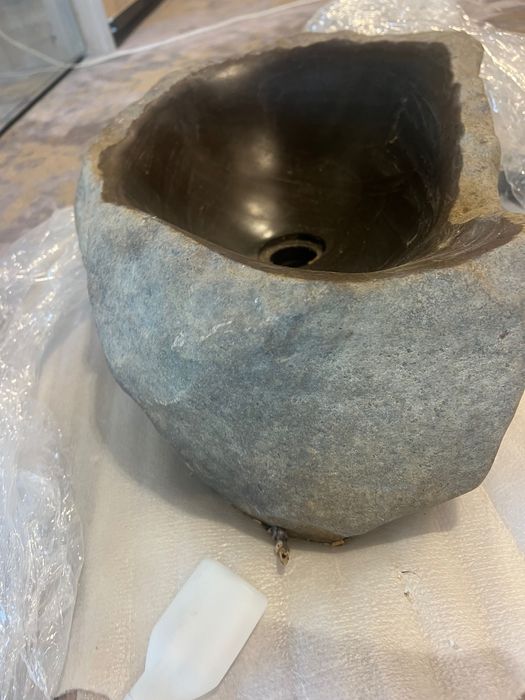 Умивальник із каменю