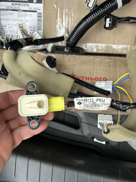 Проводка водійської двері під Bose з датчиком удару