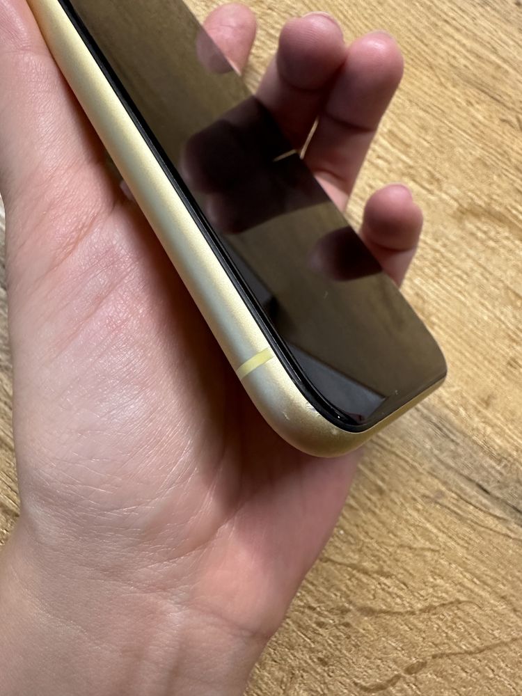 Żółty iPhone XR 64GB