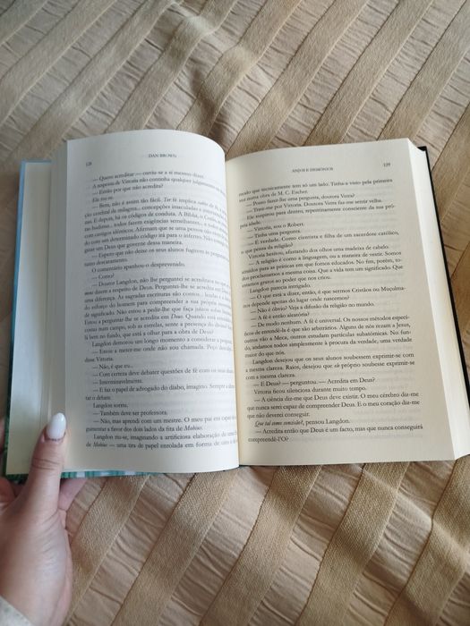 Livro Anjos e Demónios - Dan Brown