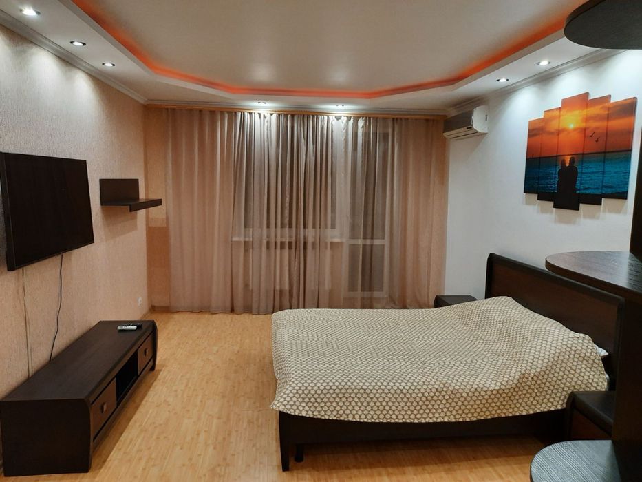 Длительно (год и более) 2х ком.квартира в р-не Монолита; газ.котел