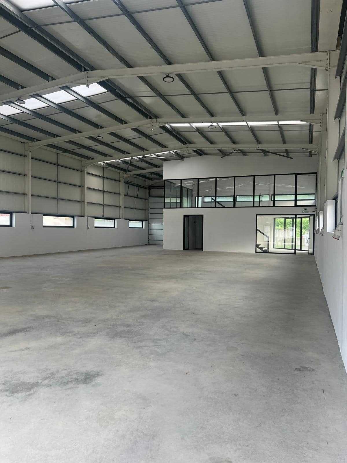 Aluguer Armazém serviços/comércio (500m2 + 450m2 de garagens)