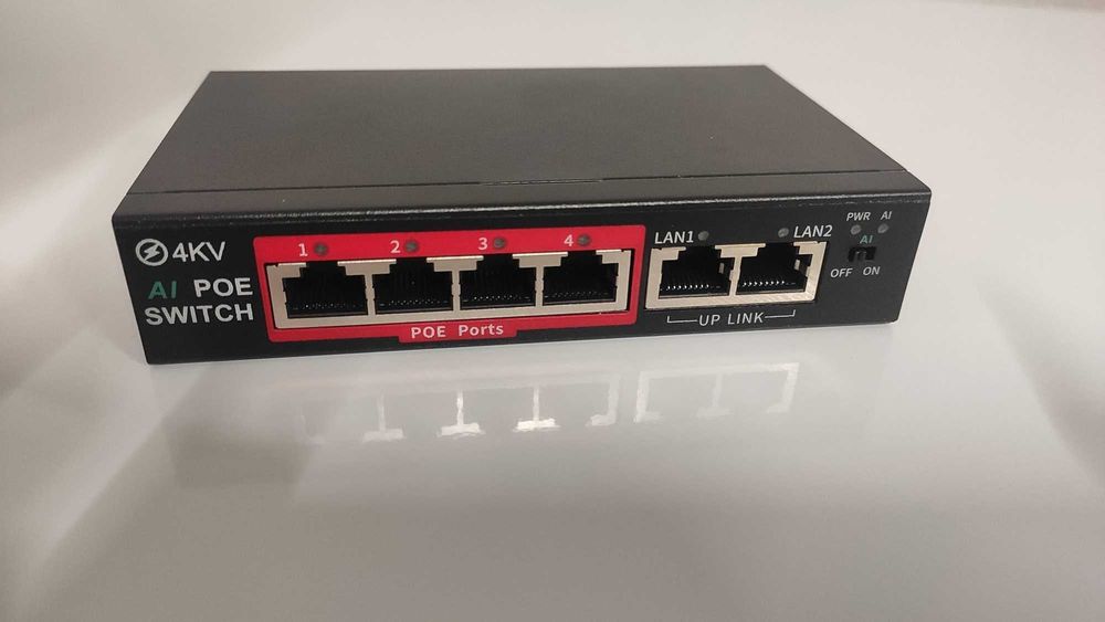 4-Port POE Switch 10/10064284537773697121