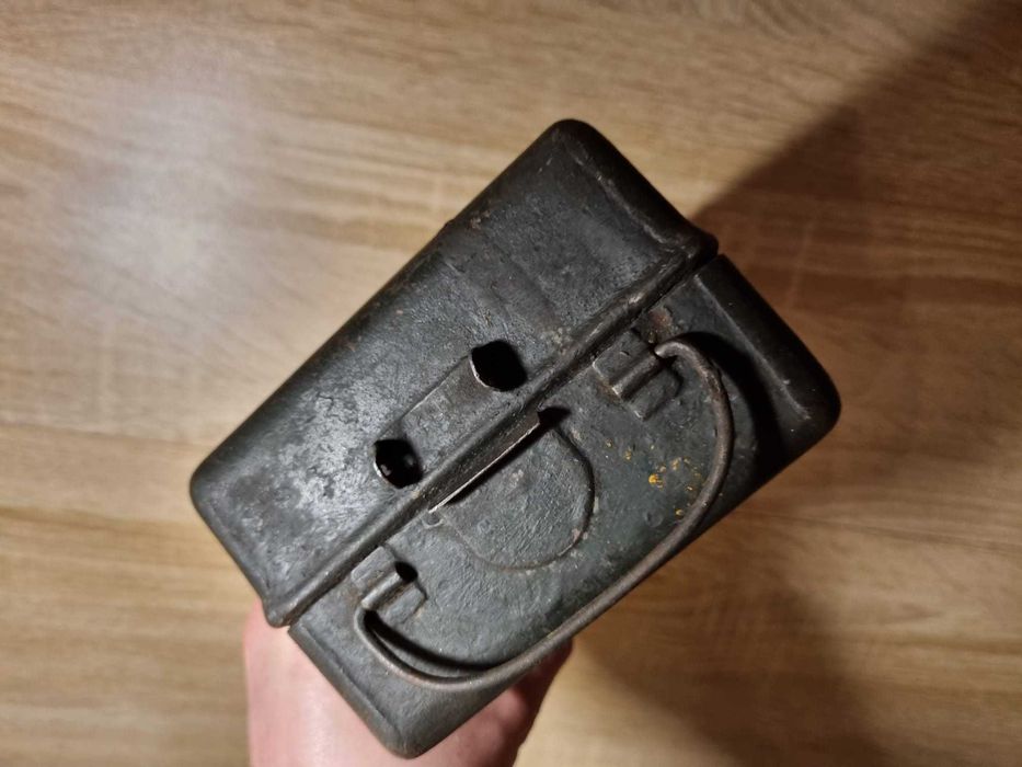 Stara metalowa apteczka PRL/ II WŚ?