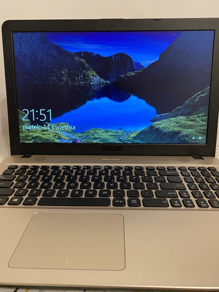 Laptop Asus F541UA-DM1462T 15,6 " Intel Core i3 4 GB / 1000 GB czarny