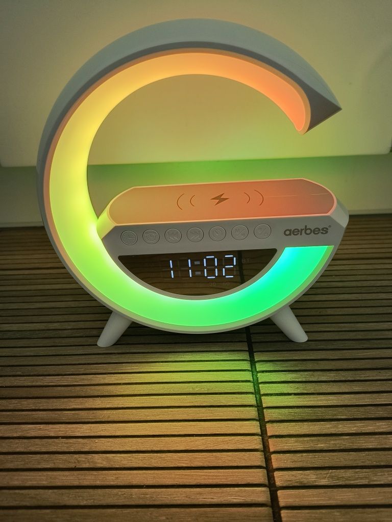 Inteligentna lampka LED gamingowa głośnik radio zegar