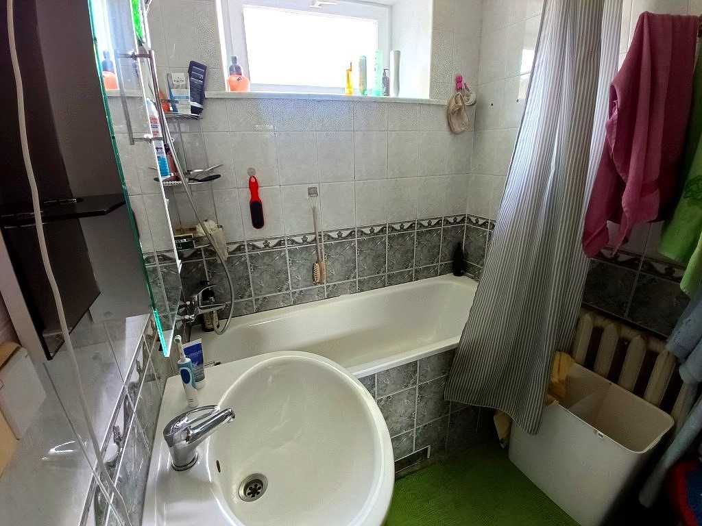 Продам жилий будинок в центрі Макарова.