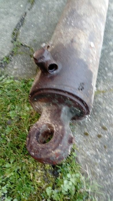 Siłownik hydrauliczny duży