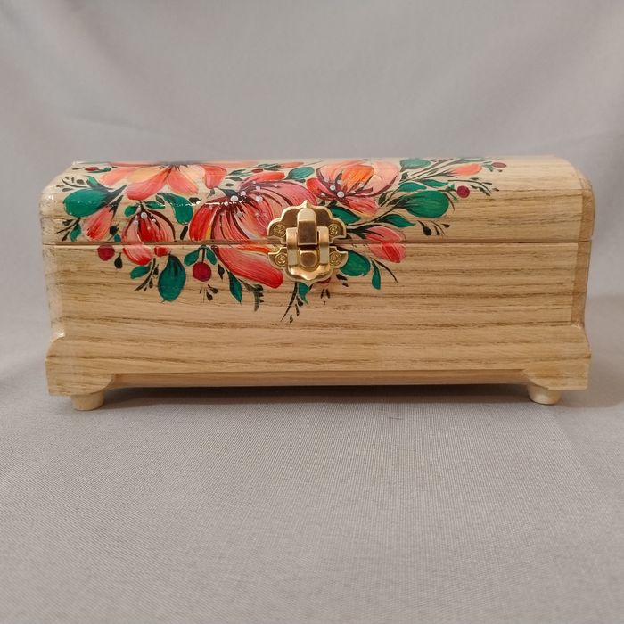 Декоративна скринька з розписом і оксамитовим дном