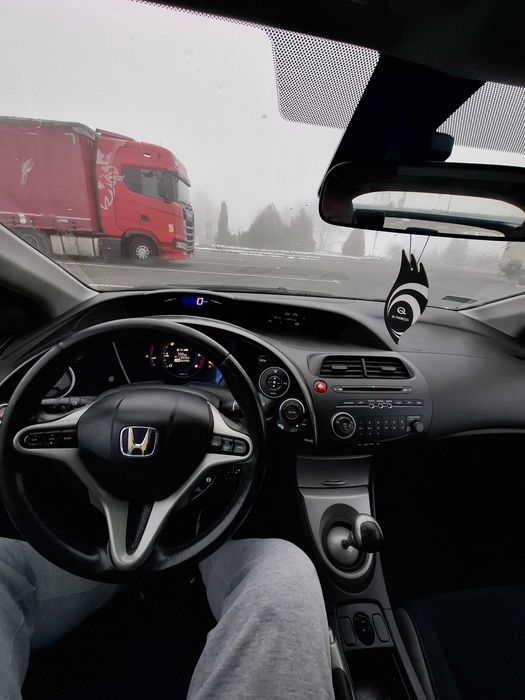 Honda Civic 8 UFO 2.2 diesel, super stan, hak, czujniki parkowania