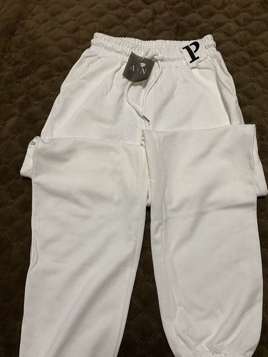 Нові штани білі , якість дуже хороша , на дівчину з високим зростом