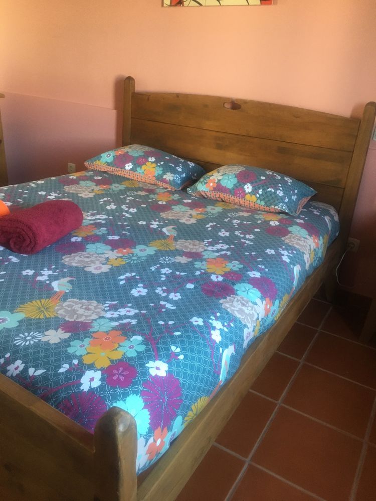 Cama de casal c/colchao em madeira rustica