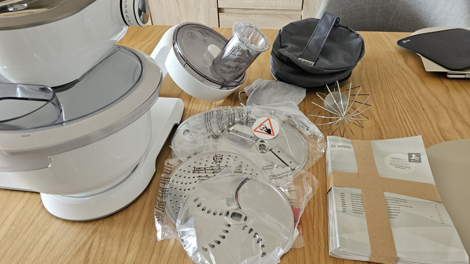 Robot kuchenny planetarny BOSCH MUM5XW10 1000W