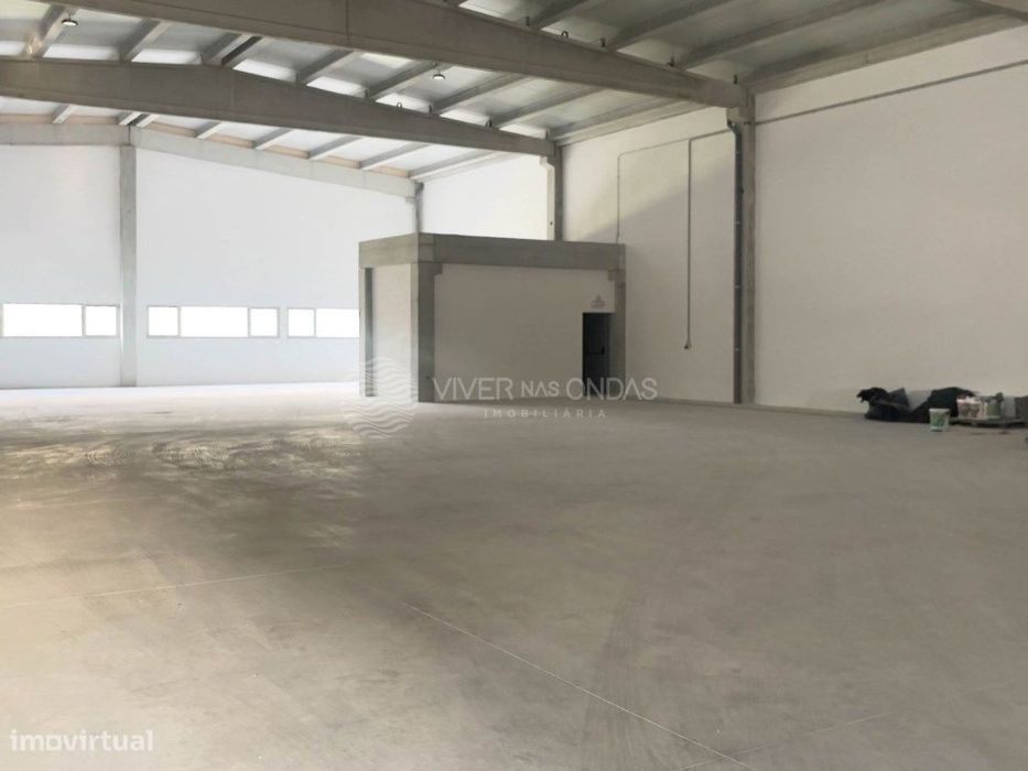 Armazém para venda em São Martinho - Santo Tirso.