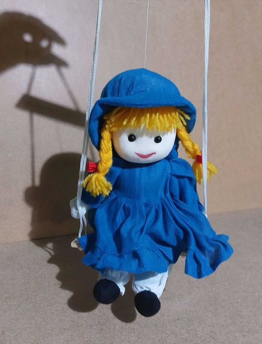 Zabawka lalka wieszana huśtawka