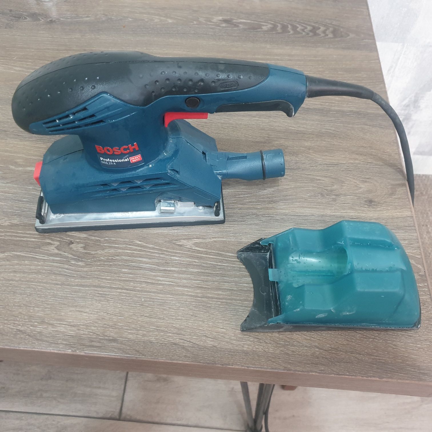 Вібраційна шліфмашина BOSCH GSS 23 A. Made in Malaysia