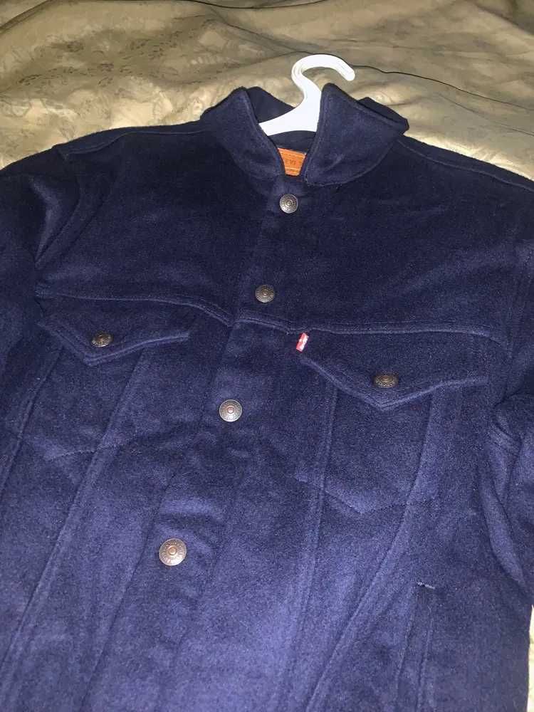 Темно-синя куртка\Бомбер\ levi's trucker jacket premium демисезон