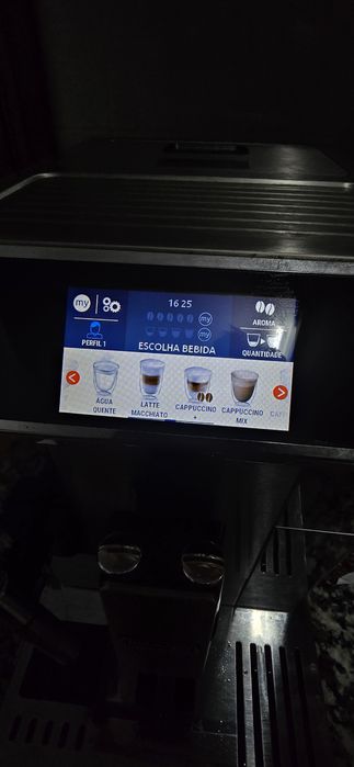 Máquina de Café Expresso Automática - DELONGHI PrimaDonna Elite Experi