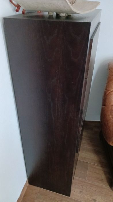 Móvel de madeira feito em carpintaria cor wengé