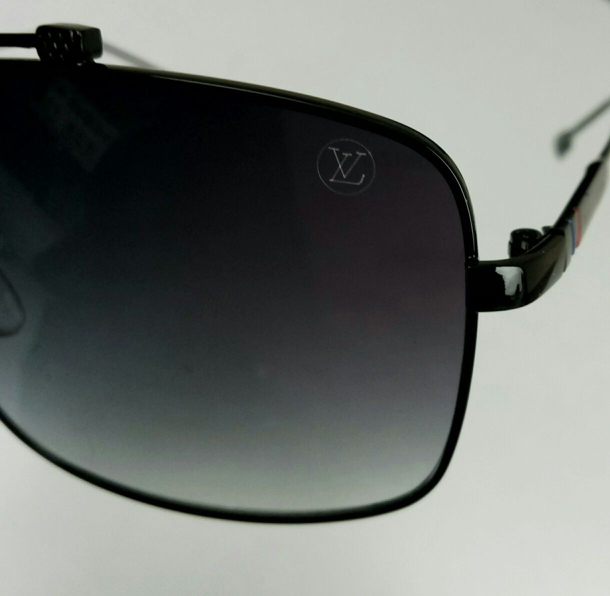 Стильные Louis Vuitton мужские солнцезащитные очки черные с градиентом